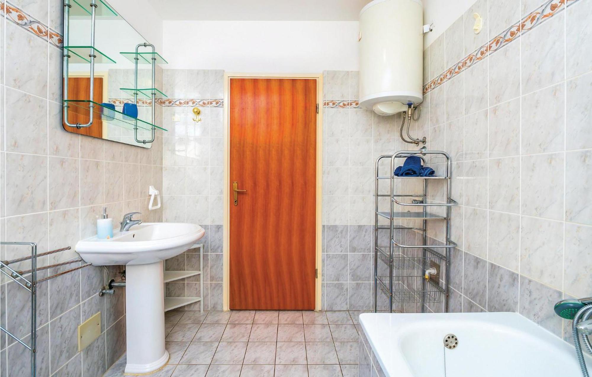 2 Bedroom Gorgeous Apartment In Rabac Exterior photo