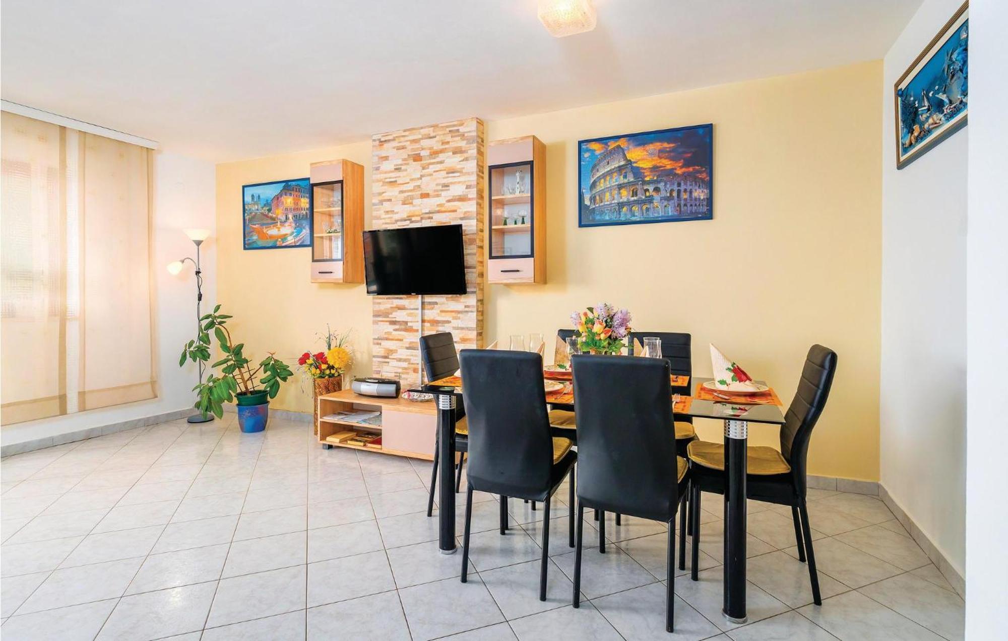 2 Bedroom Gorgeous Apartment In Rabac Exterior photo