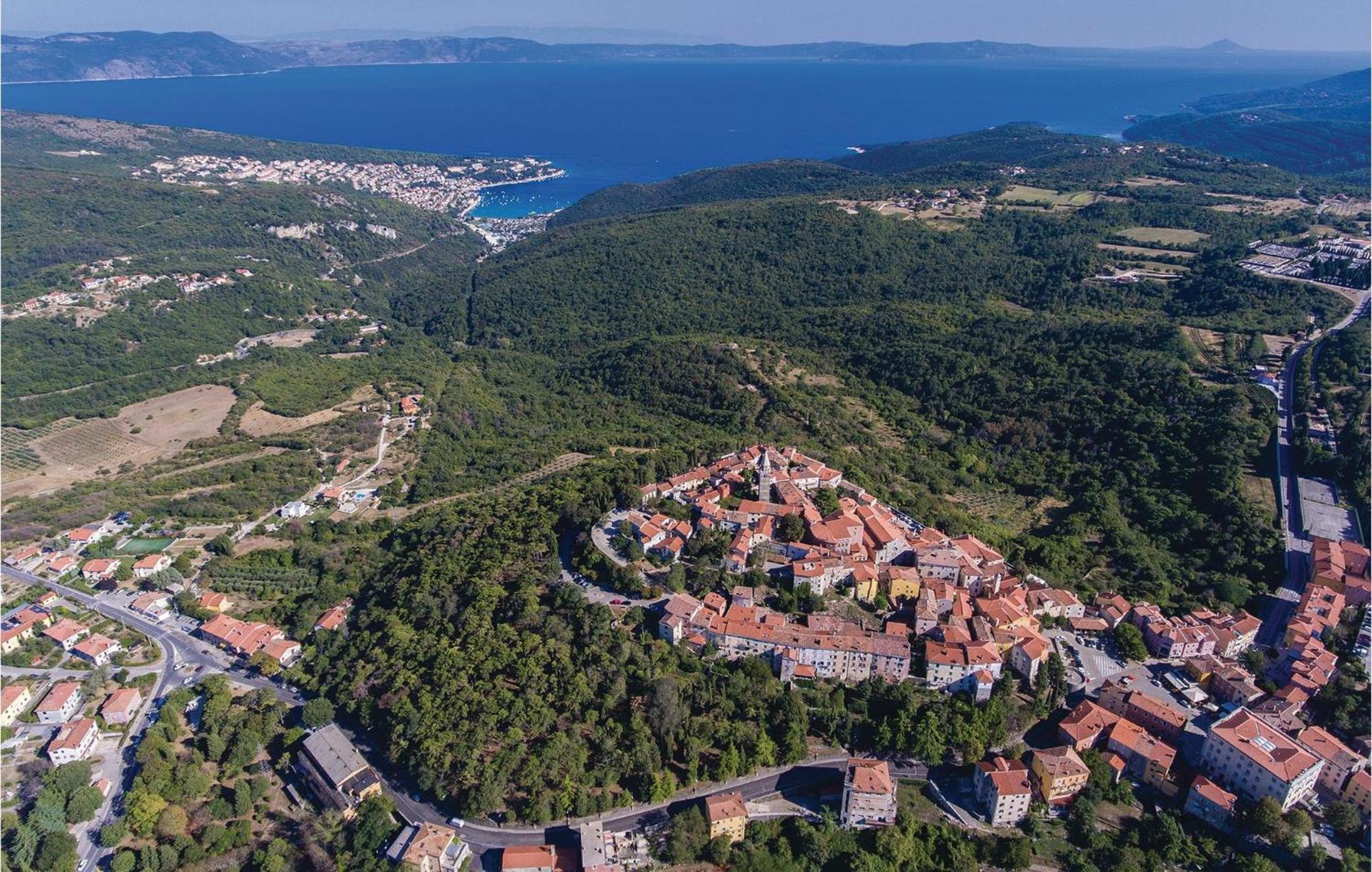 2 Bedroom Gorgeous Apartment In Rabac Exterior photo