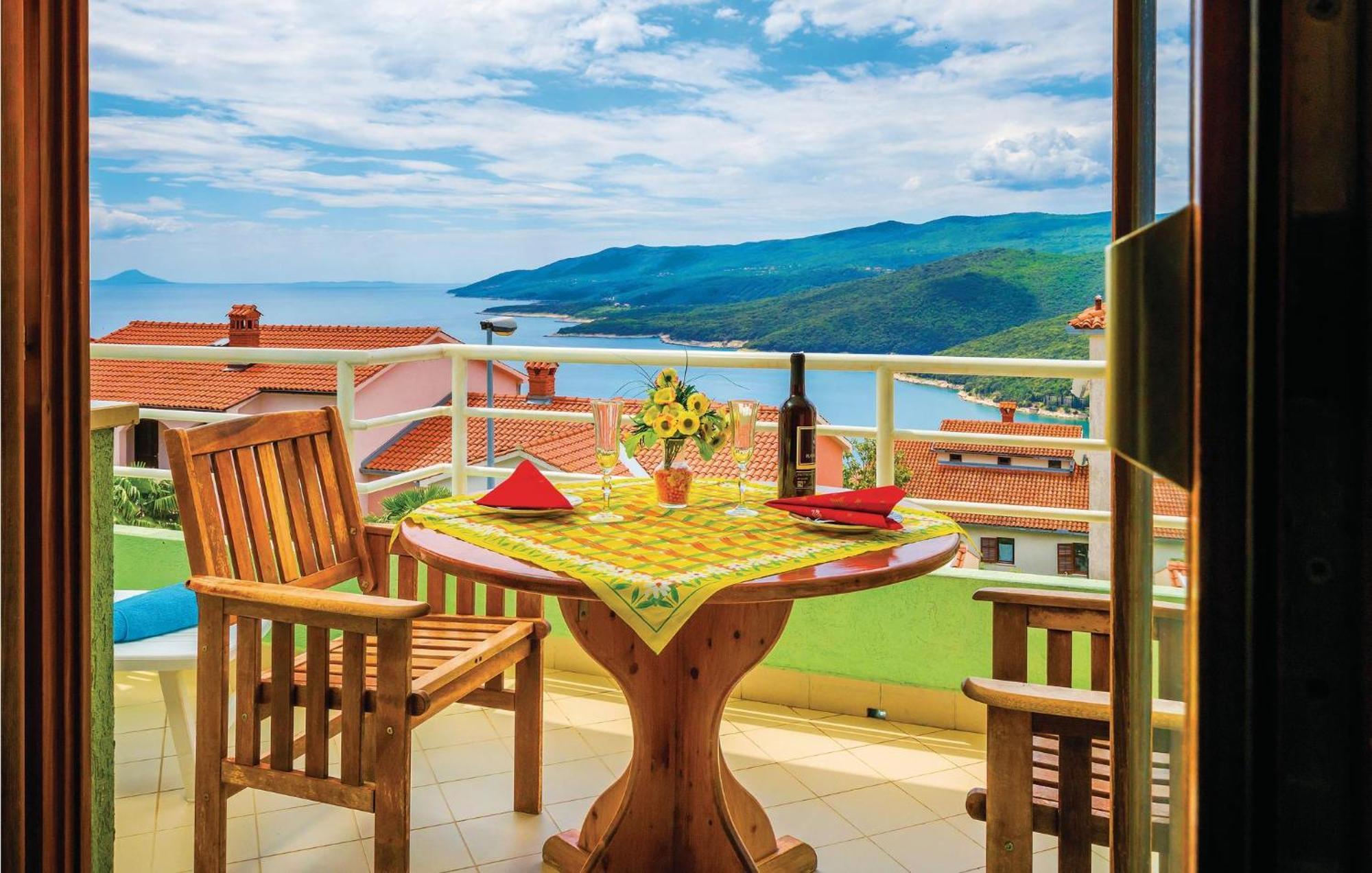 2 Bedroom Gorgeous Apartment In Rabac Exterior photo